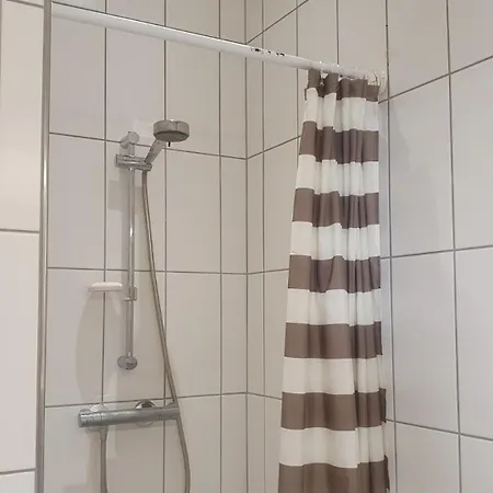 Cozy Single In Shared Apartment-close To Transport باليروب